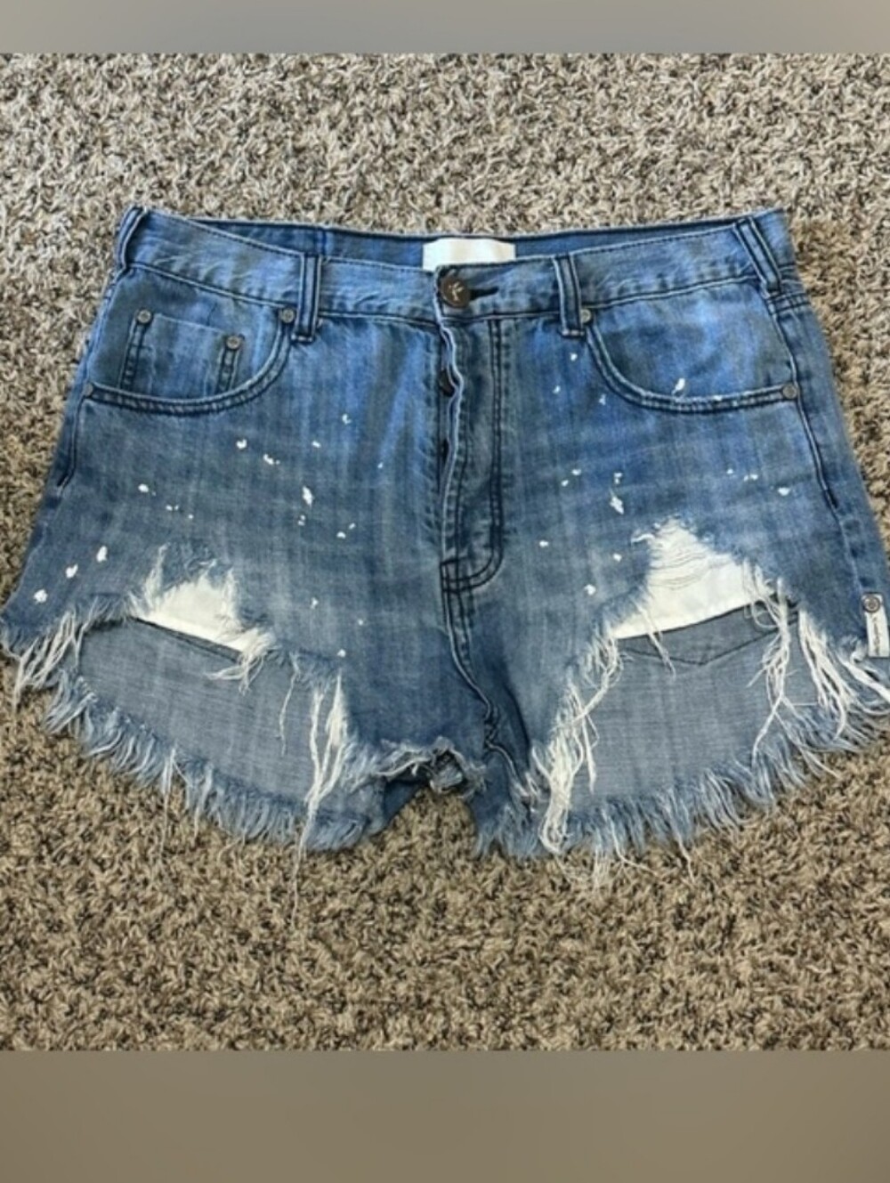 One Teaspoon PRE-OWNED Bandits Splattered Paints with Distressed Cutoff Raw Hem
